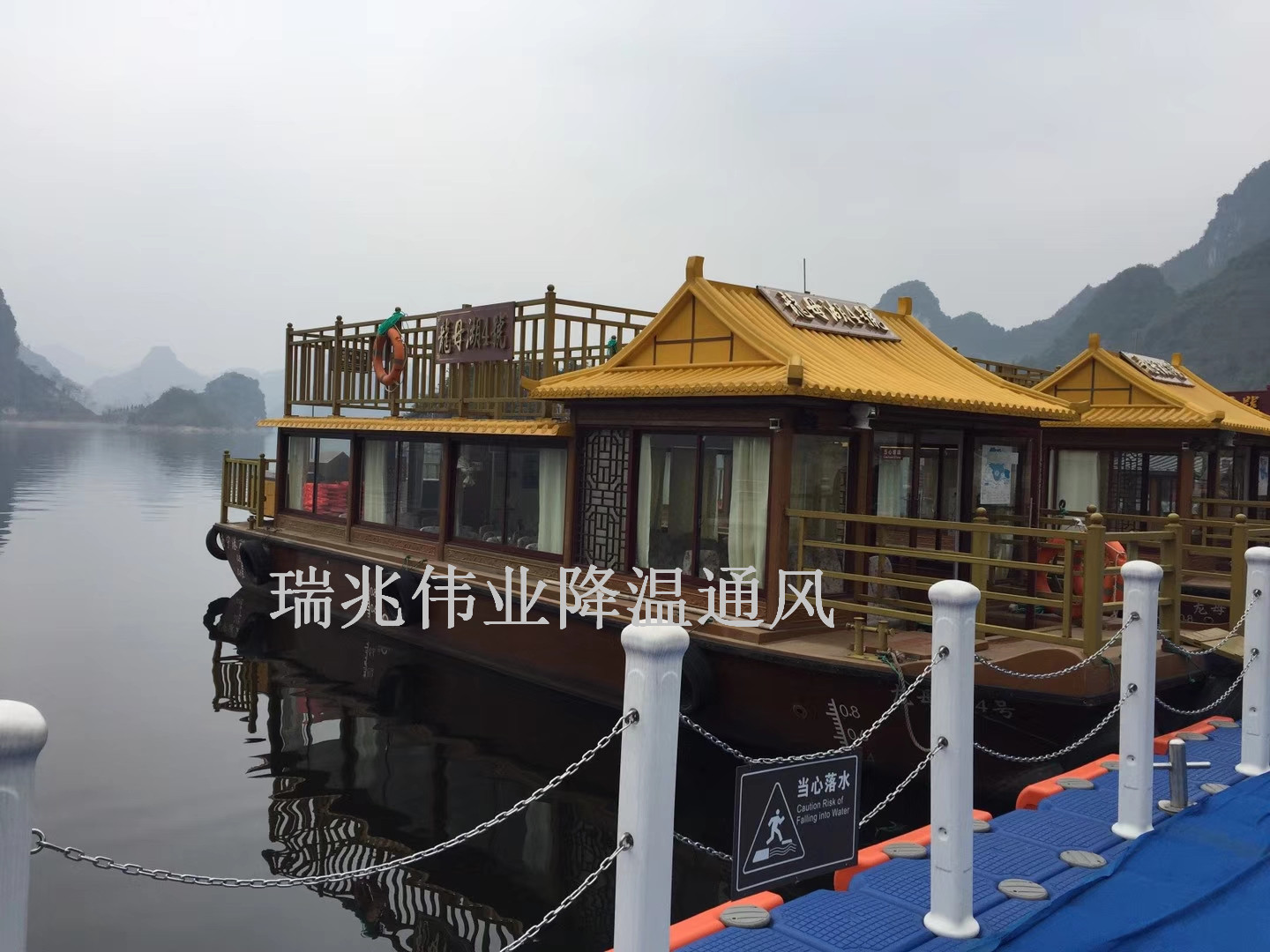 高大廠房降溫通風(fēng)、廠房降溫通風(fēng)、鋼結(jié)構(gòu)廠房通風(fēng)降溫方案、廠房車間通風(fēng)降溫方案、大型工業(yè)風(fēng)扇、物流倉儲大風(fēng)扇、大吊扇、工業(yè)風(fēng)扇、廠房車間降溫設(shè)備、廠房車間通風(fēng)設(shè)備、車間溫控設(shè)備、工業(yè)大吊扇、工業(yè)大風(fēng)扇、工業(yè)節(jié)能風(fēng)扇、湖北瑞兆偉業(yè)通風(fēng)降溫科技有限公司