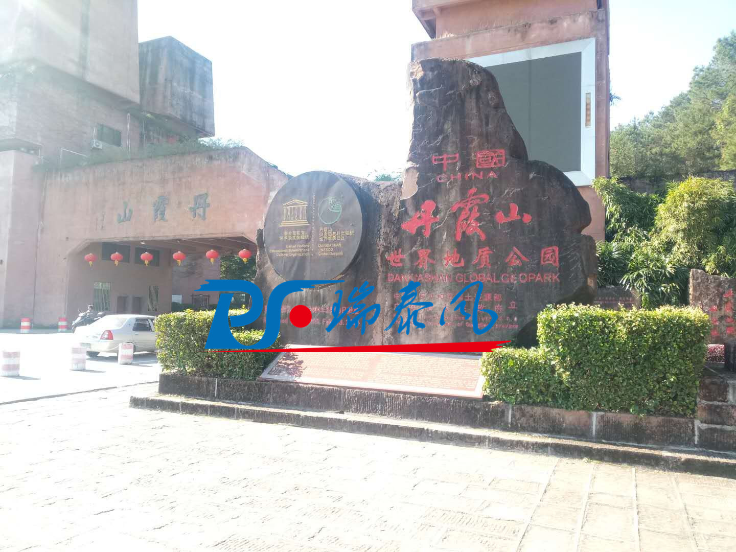 鋼結(jié)構(gòu)廠房通風(fēng)降溫方案、廠房車間通風(fēng)降溫方案、大型工業(yè)風(fēng)扇、物流倉儲大風(fēng)扇、大吊扇、工業(yè)風(fēng)扇、廠房車間降溫設(shè)備、廠房車間通風(fēng)設(shè)備、車間溫控設(shè)備、工業(yè)大吊扇、工業(yè)大風(fēng)扇、工業(yè)節(jié)能風(fēng)扇、湖北瑞兆偉業(yè)通風(fēng)降溫科技有限公司、瑞泰風(fēng)工業(yè)大風(fēng)扇