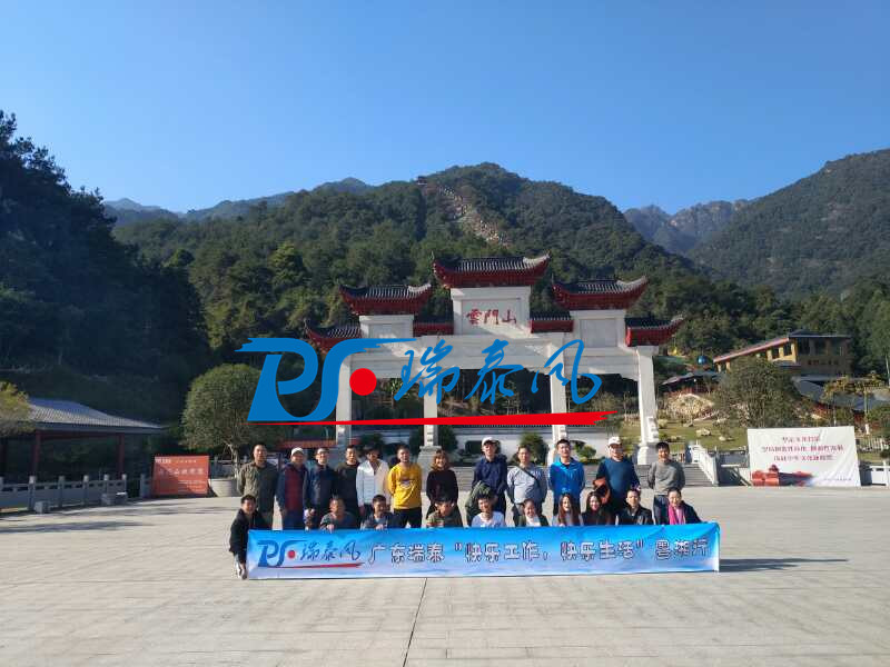 鋼結(jié)構(gòu)廠房通風(fēng)降溫方案、廠房車間通風(fēng)降溫方案、大型工業(yè)風(fēng)扇、物流倉儲大風(fēng)扇、大吊扇、工業(yè)風(fēng)扇、廠房車間降溫設(shè)備、廠房車間通風(fēng)設(shè)備、車間溫控設(shè)備、工業(yè)大吊扇、工業(yè)大風(fēng)扇、工業(yè)節(jié)能風(fēng)扇、湖北瑞兆偉業(yè)通風(fēng)降溫科技有限公司、瑞泰風(fēng)工業(yè)大風(fēng)扇