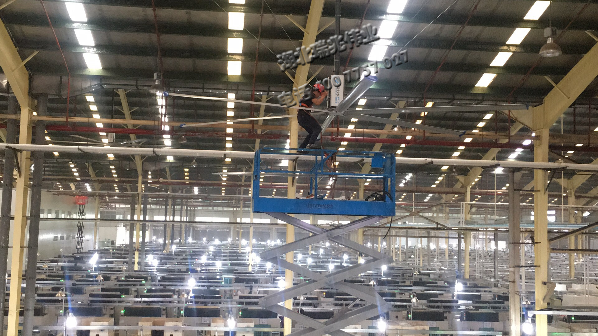 工業(yè)吊扇價格、潤東方工業(yè)冷風機、鋼結(jié)構(gòu)廠房通風降溫方案、廠房車間通風降溫方案、大型工業(yè)風扇、物流倉儲大風扇、大吊扇、工業(yè)風扇、廠房車間降溫設備、廠房車間通風設備、車間溫控設備、工業(yè)大吊扇、工業(yè)大風扇、工業(yè)節(jié)能風扇、湖北瑞兆偉業(yè)通風降溫科技有限公司
