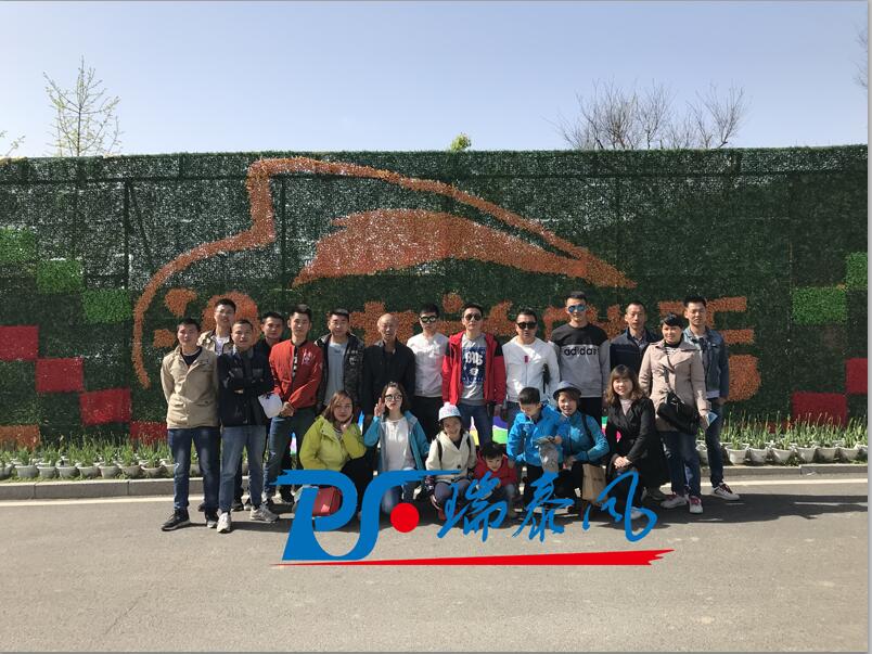 鋼結(jié)構(gòu)廠房通風(fēng)降溫方案、廠房車間通風(fēng)降溫方案、大型工業(yè)風(fēng)扇、物流倉(cāng)儲(chǔ)大風(fēng)扇、大吊扇、工業(yè)風(fēng)扇、廠房車間降溫設(shè)備、廠房車間通風(fēng)設(shè)備、車間溫控設(shè)備、工業(yè)大吊扇、工業(yè)大風(fēng)扇、工業(yè)節(jié)能風(fēng)扇、湖北瑞兆偉業(yè)通風(fēng)降溫科技有限公司