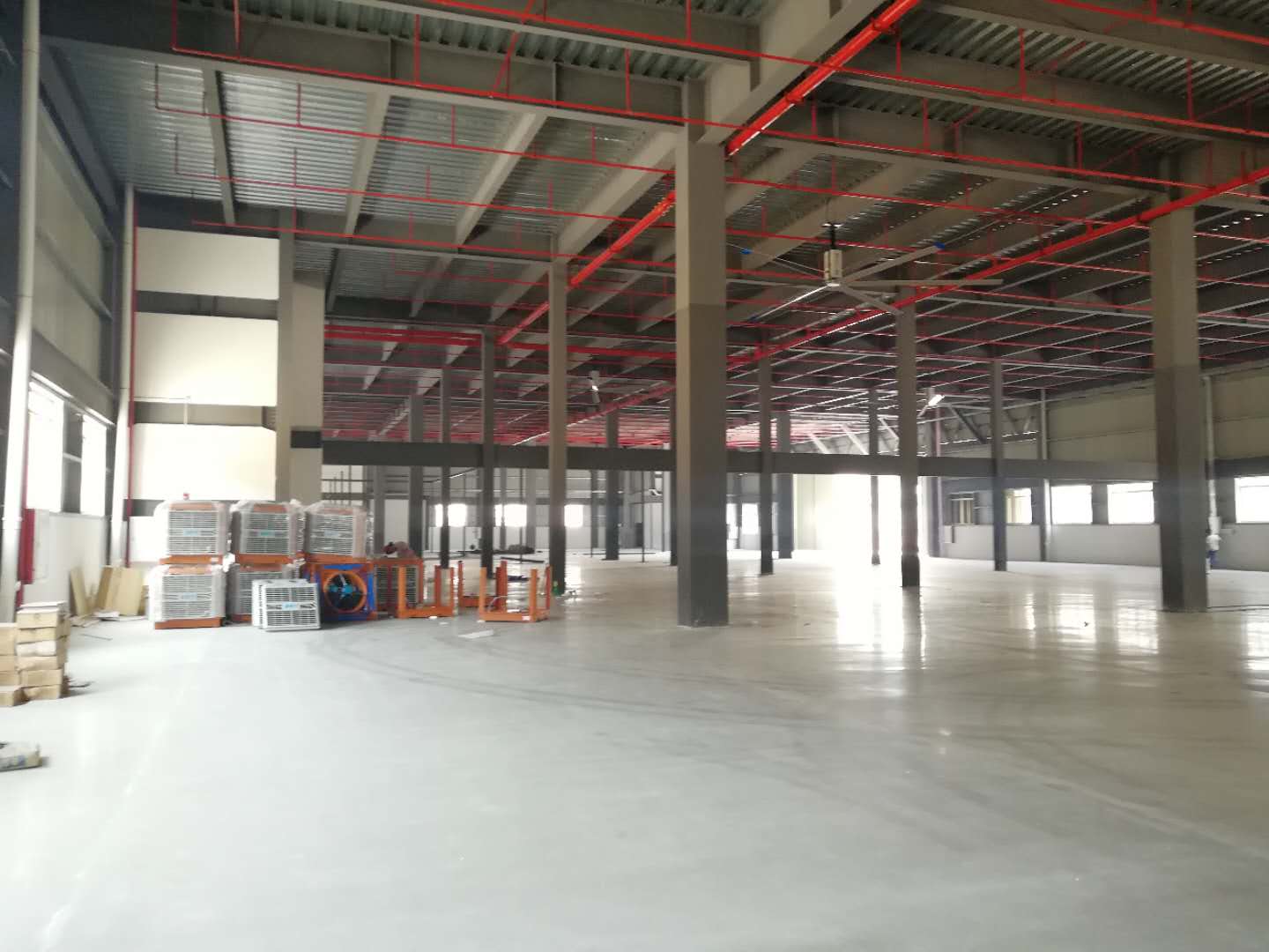 鋼結(jié)構(gòu)廠房通風(fēng)降溫方案、廠房車間通風(fēng)降溫方案、大型工業(yè)風(fēng)扇、物流倉儲大風(fēng)扇、大吊扇、工業(yè)風(fēng)扇、廠房車間降溫設(shè)備、廠房車間通風(fēng)設(shè)備、車間溫控設(shè)備、工業(yè)大吊扇、工業(yè)大風(fēng)扇、工業(yè)節(jié)能風(fēng)扇、湖北瑞兆偉業(yè)通風(fēng)降溫科技有限公司