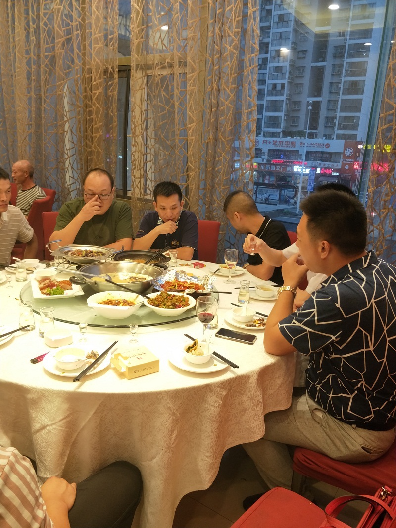 鋼結(jié)構(gòu)廠房通風降溫方案、廠房車間通風降溫方案、大型工業(yè)風扇、物流倉儲大風扇、大吊扇、工業(yè)風扇、廠房車間降溫設(shè)備、廠房車間通風設(shè)備、車間溫控設(shè)備、工業(yè)大吊扇、工業(yè)大風扇、工業(yè)節(jié)能風扇、湖北瑞兆偉業(yè)通風降溫科技有限公司