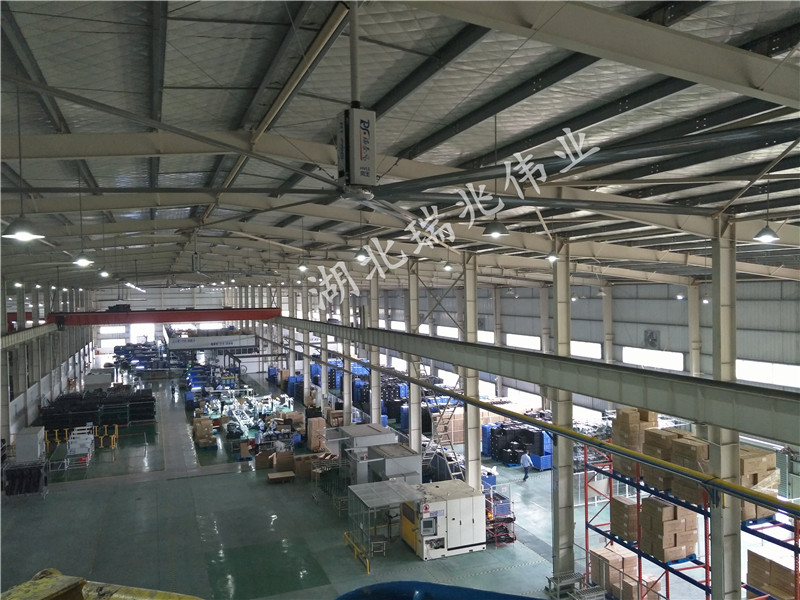 大型工業(yè)風(fēng)扇、工業(yè)大吊扇、工業(yè)大風(fēng)扇、工業(yè)節(jié)能風(fēng)扇、鋼結(jié)構(gòu)廠房通風(fēng)降溫方案