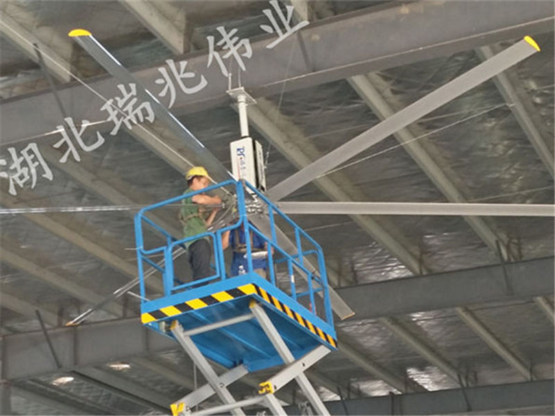 大型工業(yè)風(fēng)扇、工業(yè)大吊扇、工業(yè)大風(fēng)扇、工業(yè)節(jié)能風(fēng)扇、高大廠房通風(fēng)降溫設(shè)備