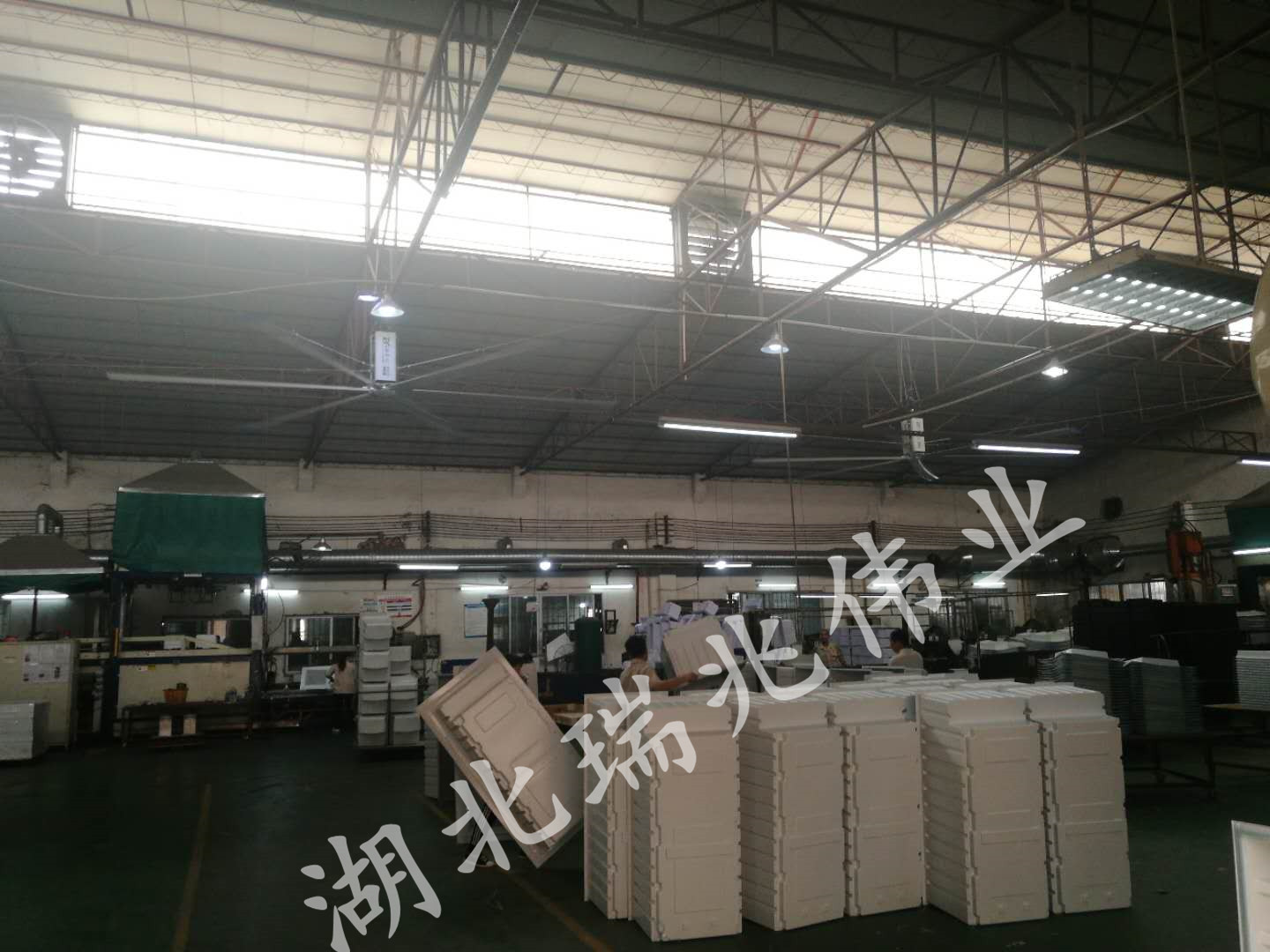 工業(yè)大吊扇、大型工業(yè)風(fēng)扇、工業(yè)大風(fēng)扇、工業(yè)節(jié)能風(fēng)扇、車間溫控設(shè)備、物流倉儲(chǔ)大風(fēng)扇