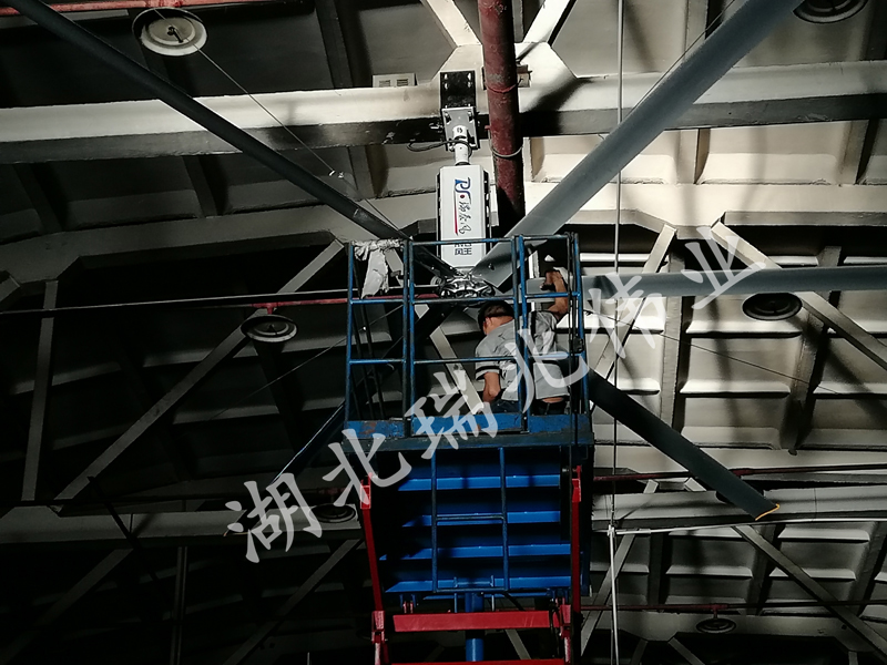廠房通風(fēng)降溫、廠房通風(fēng)降溫設(shè)備、超大型工業(yè)風(fēng)扇、湖北瑞泰風(fēng)工業(yè)風(fēng)扇、瑞泰風(fēng)工業(yè)大風(fēng)扇