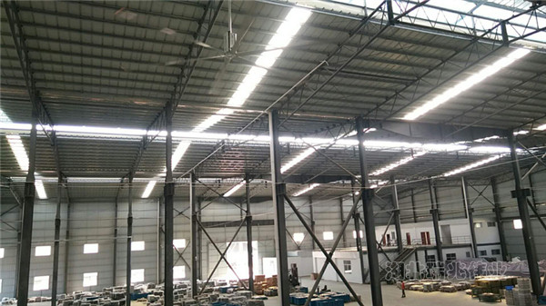 瑞泰風(fēng)扇機(jī)組合,大型鋼結(jié)構(gòu)廠房,高大型廠房車間,通風(fēng)降溫設(shè)備,大型工業(yè)風(fēng)扇，瑞泰風(fēng)工業(yè)大風(fēng)扇