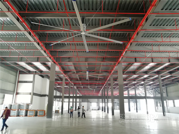 瑞泰風(fēng)大型工業(yè)吊扇、大型工業(yè)吊扇鋼結(jié)構(gòu)、廠房通風(fēng)降溫方案、廠房車間通風(fēng)降溫方案、大型工業(yè)風(fēng)扇、物流倉(cāng)儲(chǔ)大風(fēng)扇、大吊扇、工業(yè)風(fēng)扇、廠房車間降溫設(shè)備、廠房車間通風(fēng)設(shè)備、車間溫控設(shè)備、工業(yè)大吊扇、工業(yè)大風(fēng)扇、工業(yè)節(jié)能風(fēng)扇、湖北瑞兆偉業(yè)通風(fēng)降溫