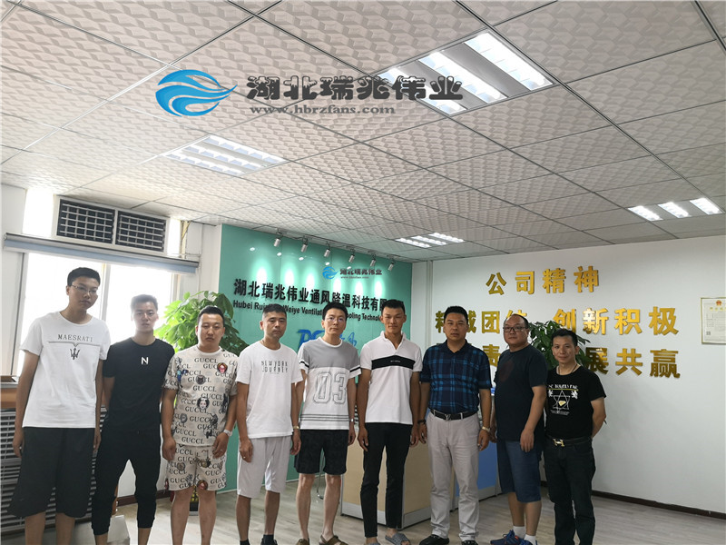 高大空間場(chǎng)所如何通風(fēng)降溫？推薦瑞兆工業(yè)風(fēng)扇！