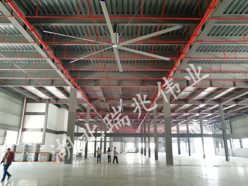 瑞泰風(fēng)工業(yè)大吊扇，是您調(diào)節(jié)廠房空氣必備的好幫手！一年四季皆可用！