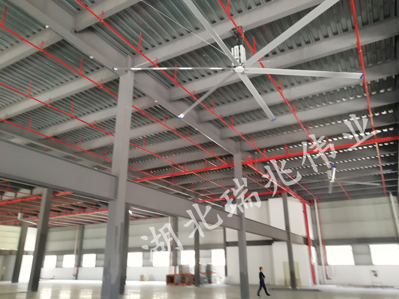 為什么大型廠房車間需要安裝湖北大型工業(yè)風(fēng)扇？