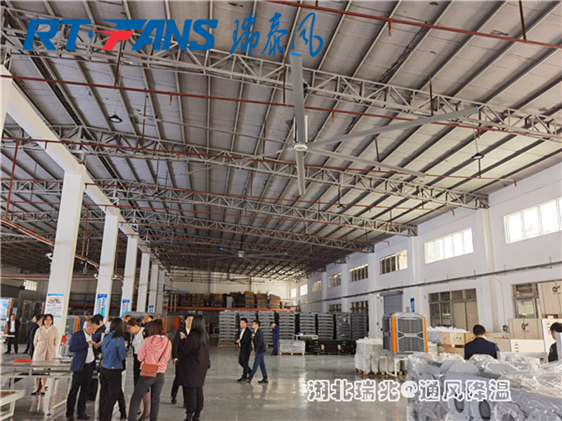 高大空間降溫只需一臺(tái)工業(yè)大風(fēng)扇！