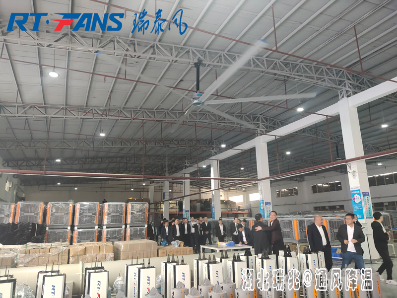 選擇大型工業(yè)風(fēng)扇降溫的原因是什么呢？